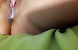 Teen uses a toy to make herself cum hard