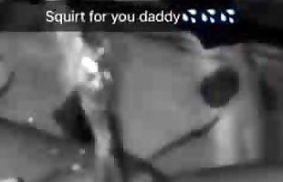 뜨거운 병아리 Squirts 에 스냅 팅 동영상