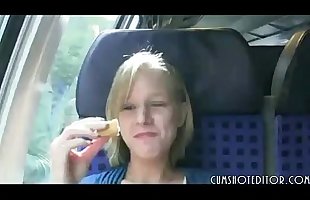 lindo rubia alemán amateur mamada en tren