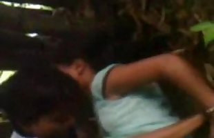 ein Gruppe der Indische Freund ficken ein Mädchen in Dschungel Hardcore Sex durch xtubecom